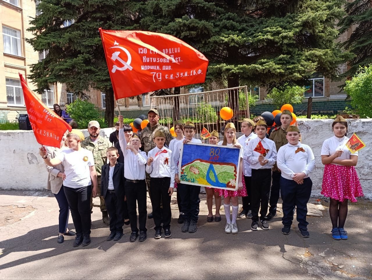 Фестиваль инсценированной военной песни.